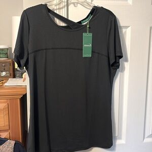 New black athletic tee